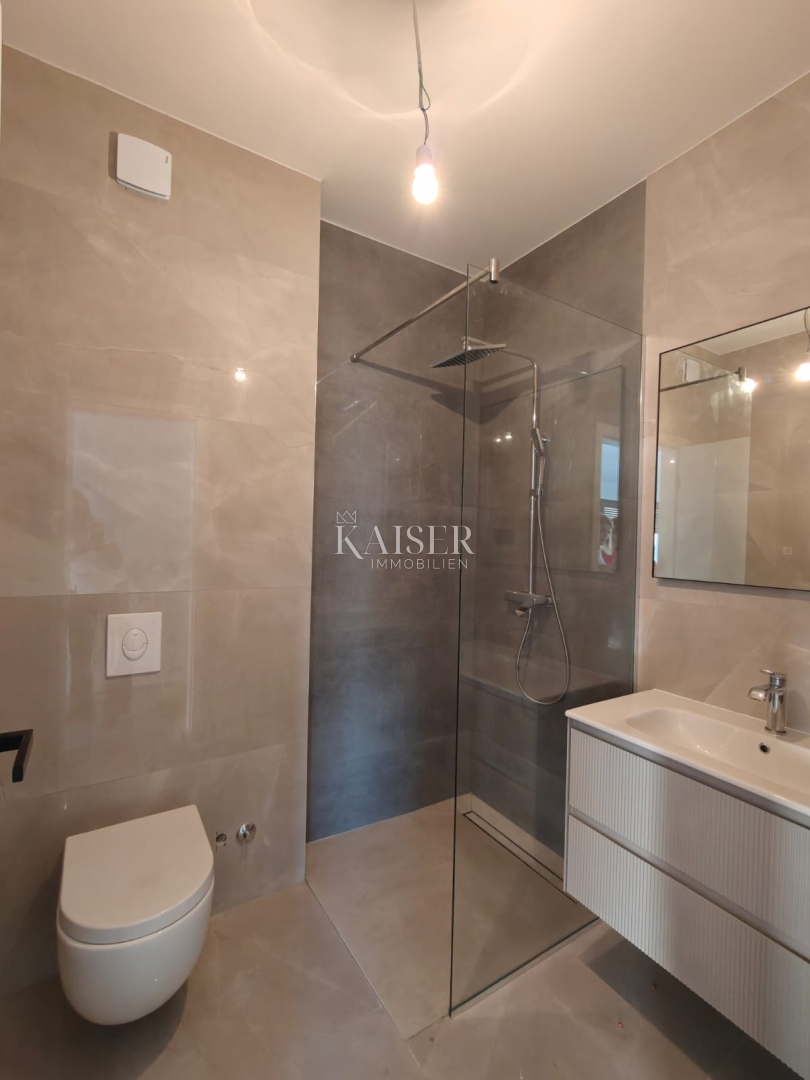 Stanovanje Okrug Gornji, Okrug, 80,08m2