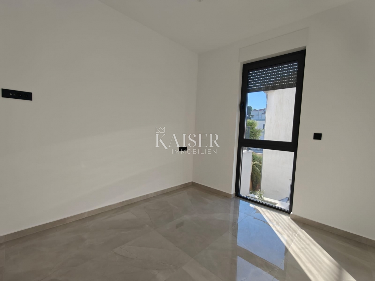 Stanovanje Okrug Gornji, Okrug, 80,08m2