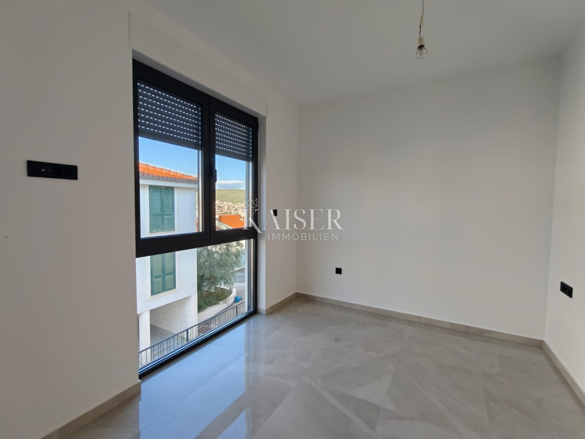 Stanovanje Okrug Gornji, Okrug, 80,08m2