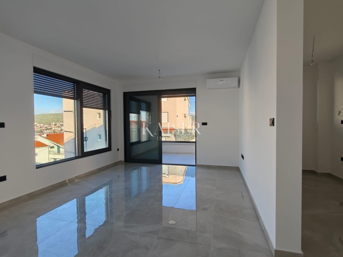 Stanovanje Okrug Gornji, Okrug, 80,08m2