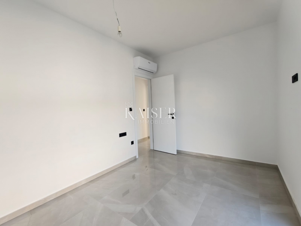 Stanovanje Okrug Gornji, Okrug, 80,08m2