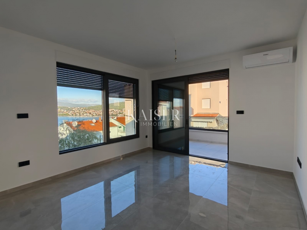 Stanovanje Okrug Gornji, Okrug, 80,08m2