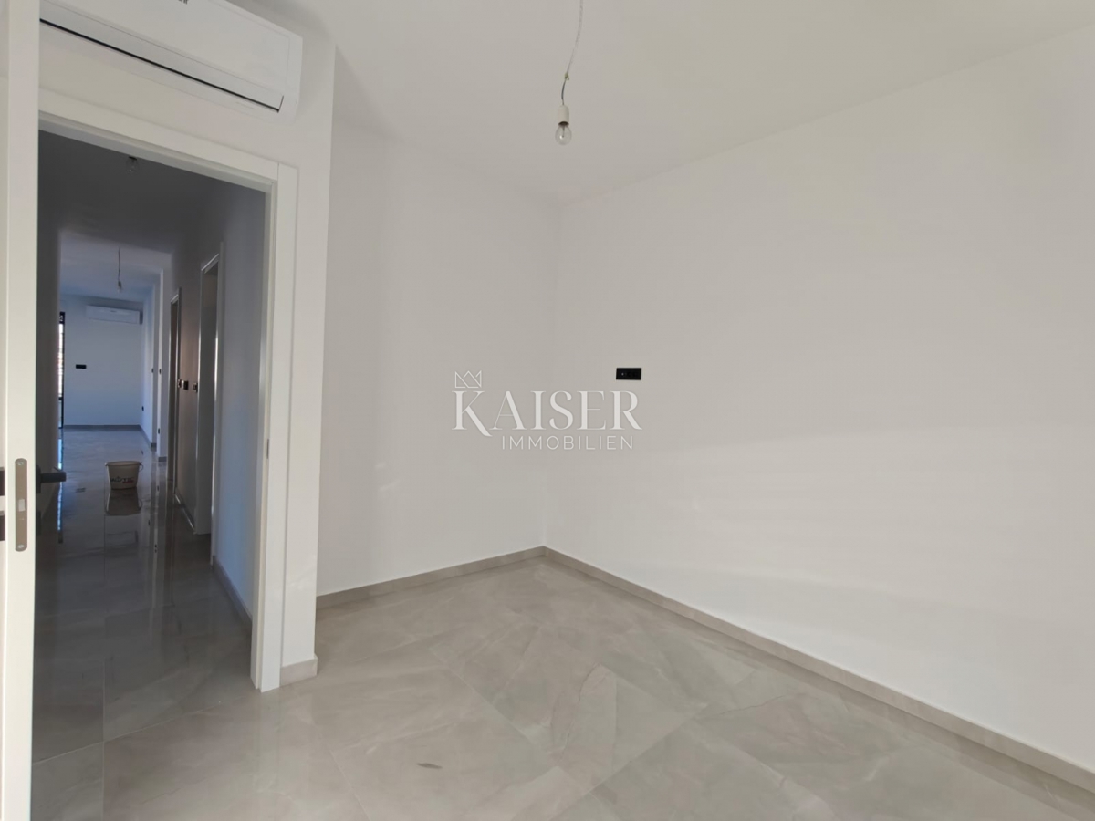 Stanovanje Okrug Gornji, Okrug, 80,08m2