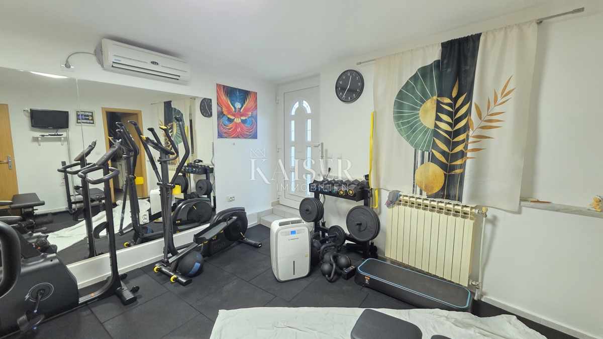 Crikvenica, Selce - na novo obnovljena hiša v starem mestnem jedru z 2 apartmajema