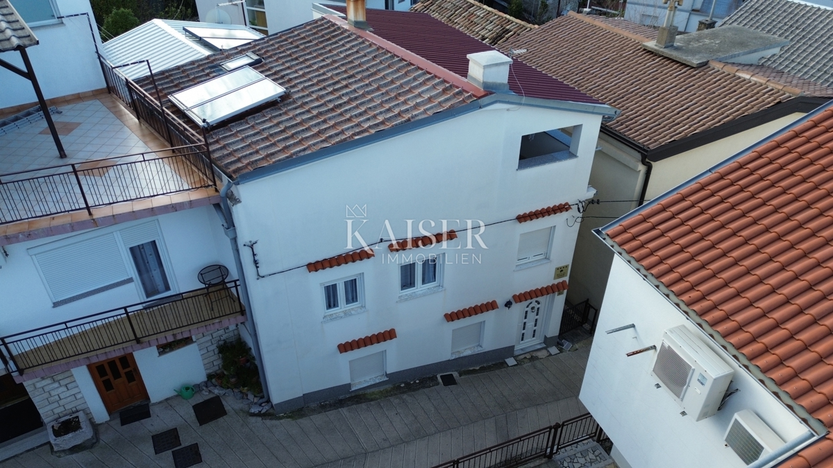 Crikvenica, Selce - na novo obnovljena hiša v starem mestnem jedru z 2 apartmajema