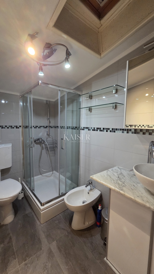 Crikvenica, Selce - na novo obnovljena hiša v starem mestnem jedru z 2 apartmajema