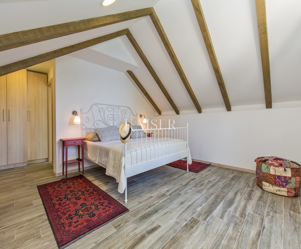 Otok Šipan - kamnita hiša ob morju