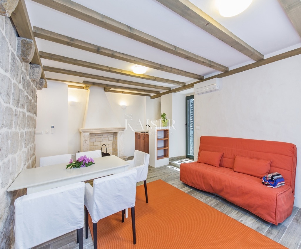 Otok Šipan - kamnita hiša ob morju