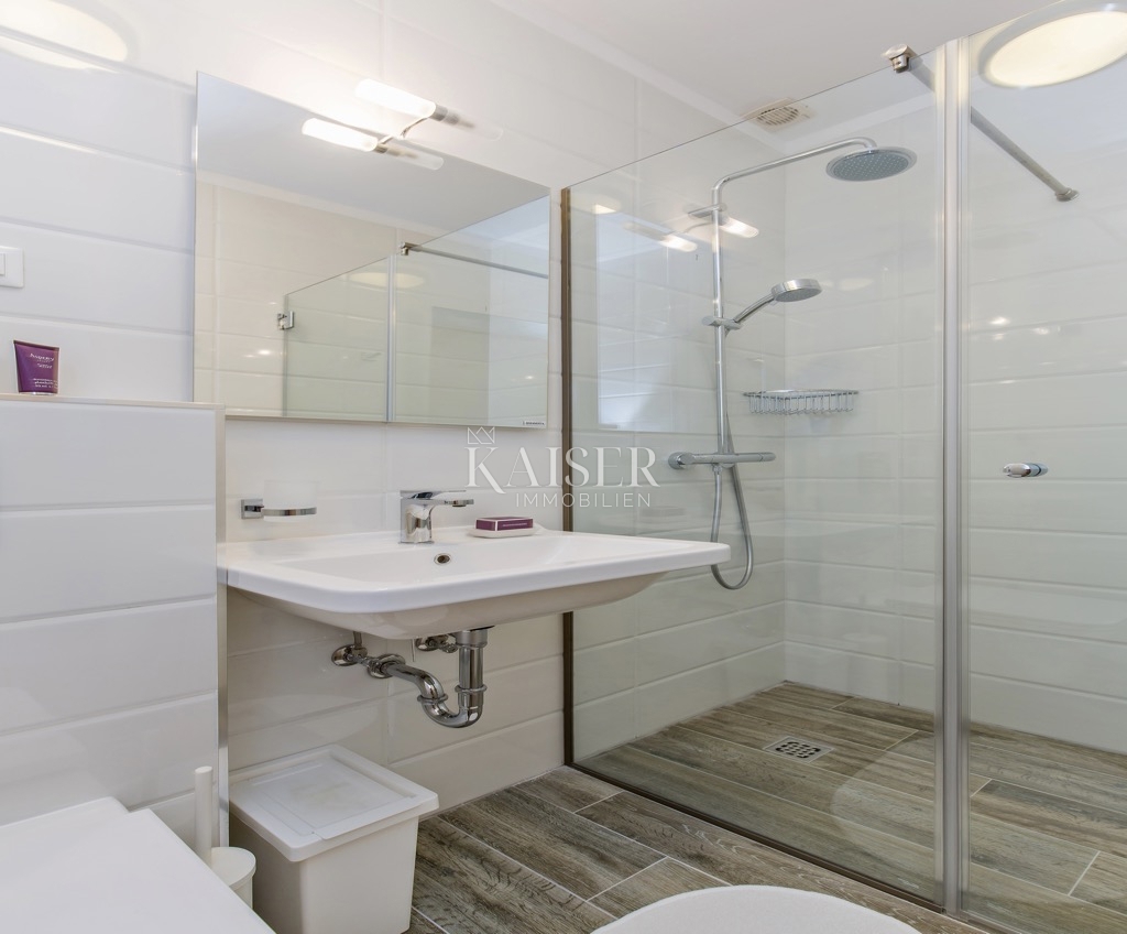 Otok Šipan - kamnita hiša ob morju