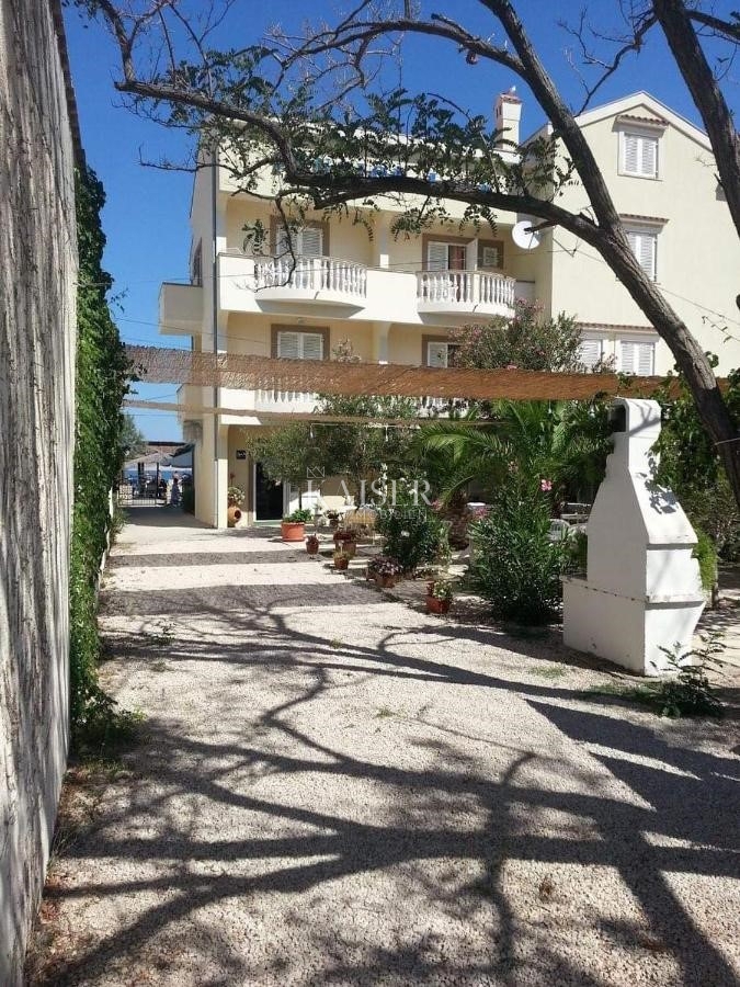 Otok Pag - hiša ob morju