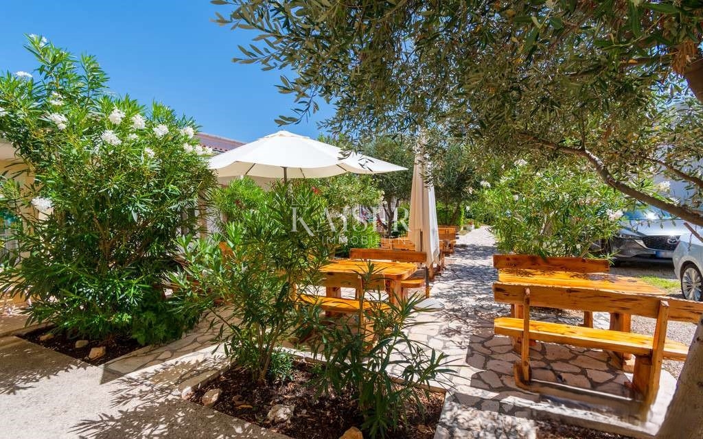 Otok Pag - hiša ob morju