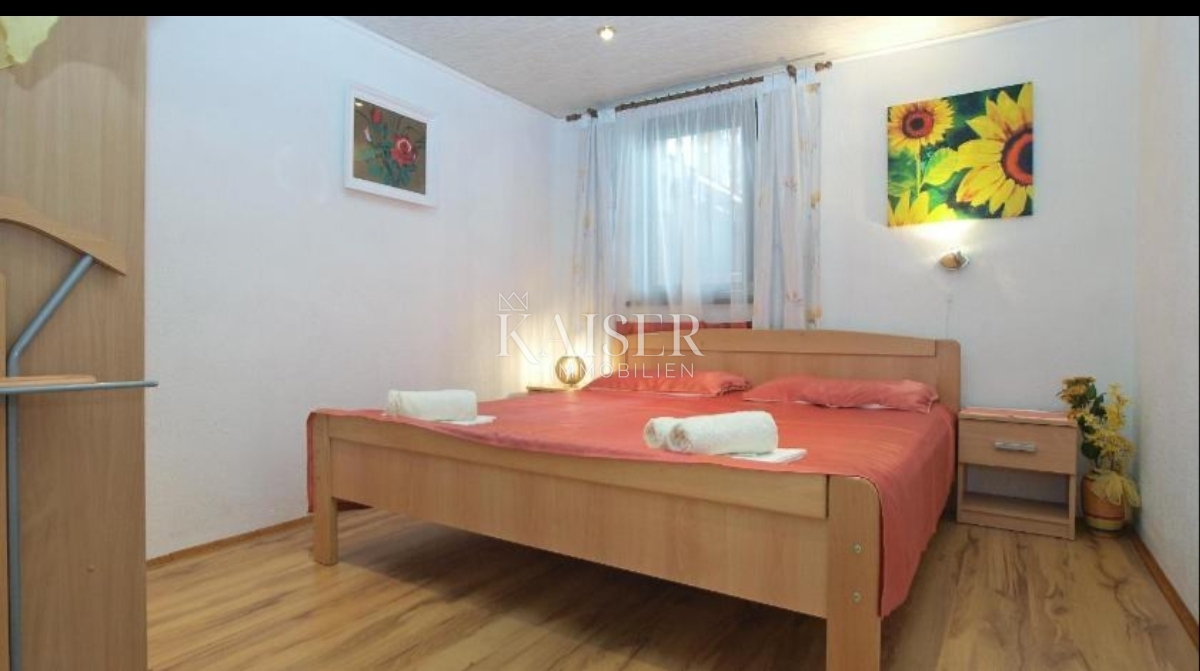 Istra, Medulin - polsamostojna hiša z dvema apartmajema s pogledom na morje