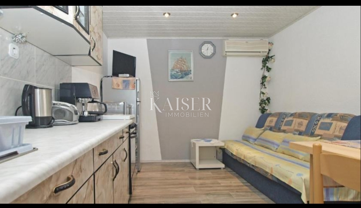 Istra, Medulin - polsamostojna hiša z dvema apartmajema s pogledom na morje