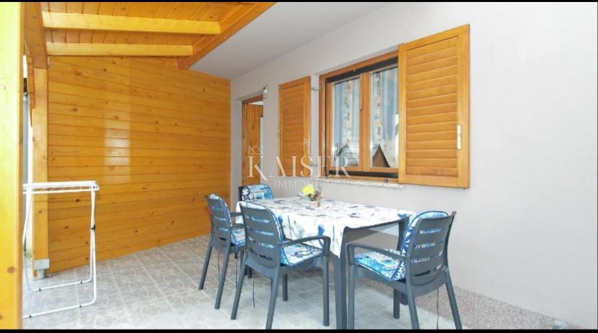 Istra, Medulin - polsamostojna hiša z dvema apartmajema s pogledom na morje