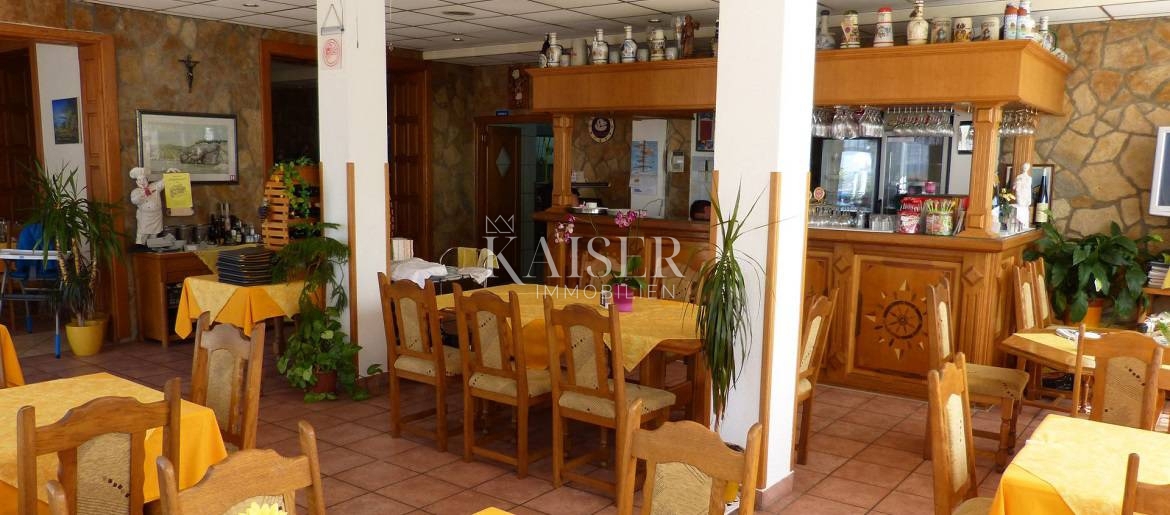 Crikvenica - Impresiven hotel v bližini morja