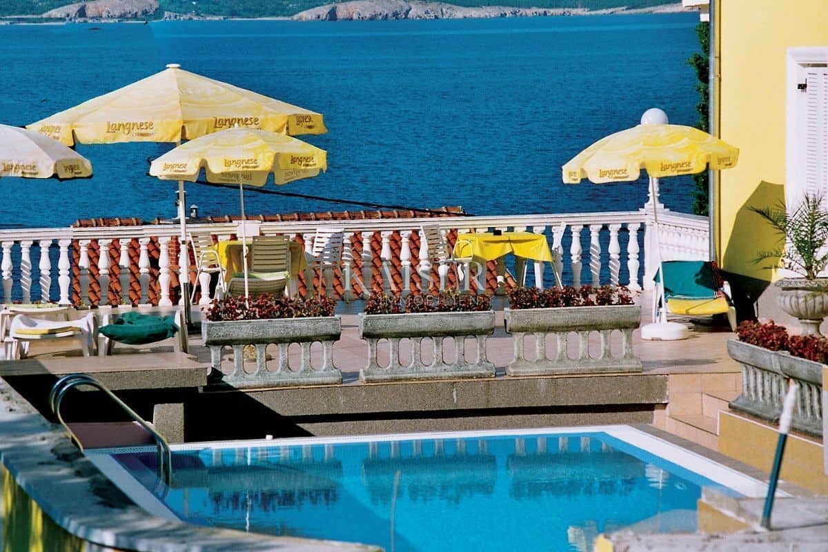 Crikvenica - Impresiven hotel v bližini morja