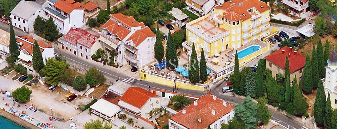 Crikvenica - Impresiven hotel v bližini morja