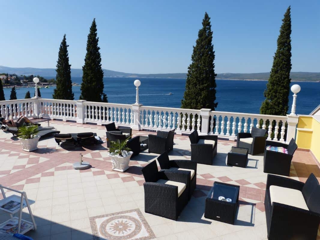 Crikvenica - Impresiven hotel v bližini morja