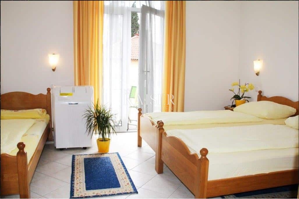 Crikvenica - Impresiven hotel v bližini morja