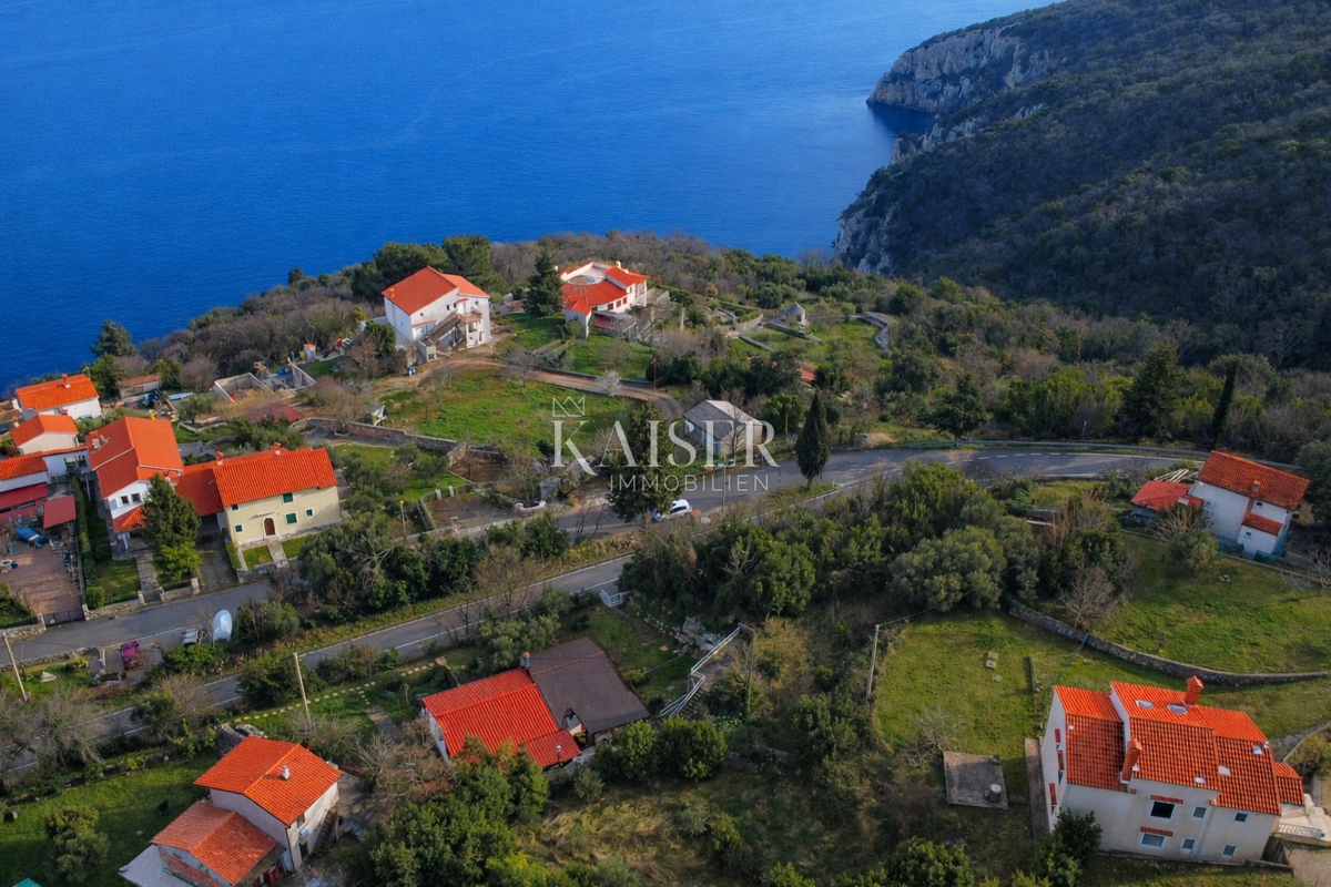 Opatija, Brseč - hiša z vrtom v centru, 57 m2