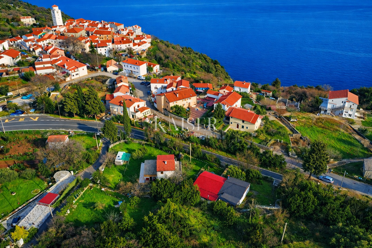 Opatija, Brseč - hiša z vrtom v centru, 57 m2