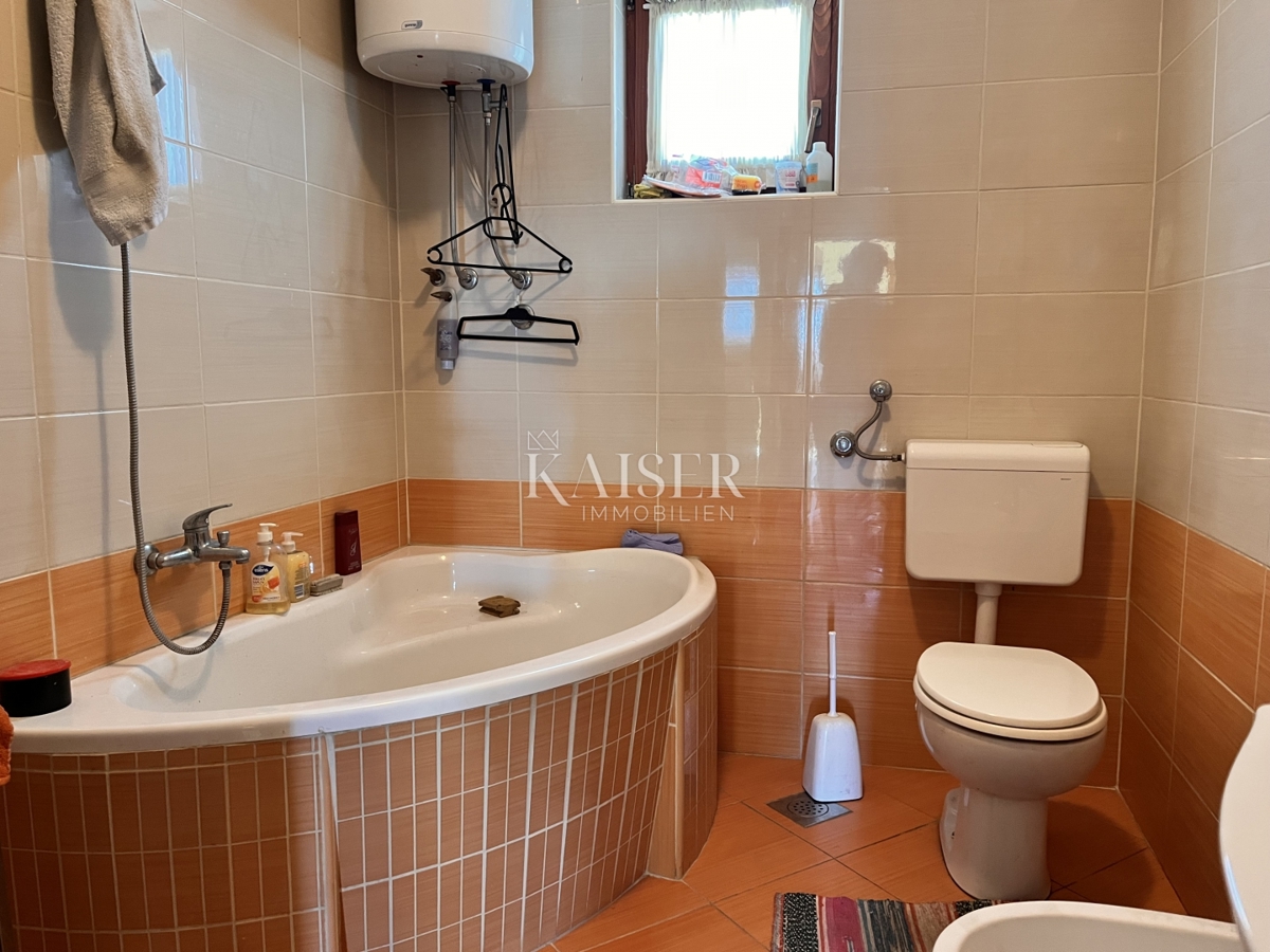 Reka, Marinići - hiša s poslovnimi prostori na priljubljeni lokaciji