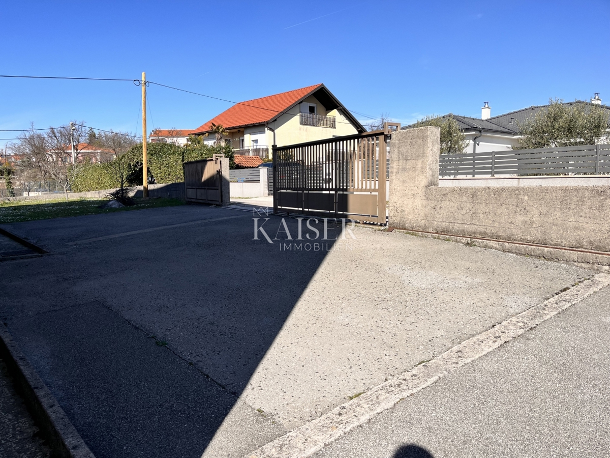 Reka, Marinići - hiša s poslovnimi prostori na priljubljeni lokaciji