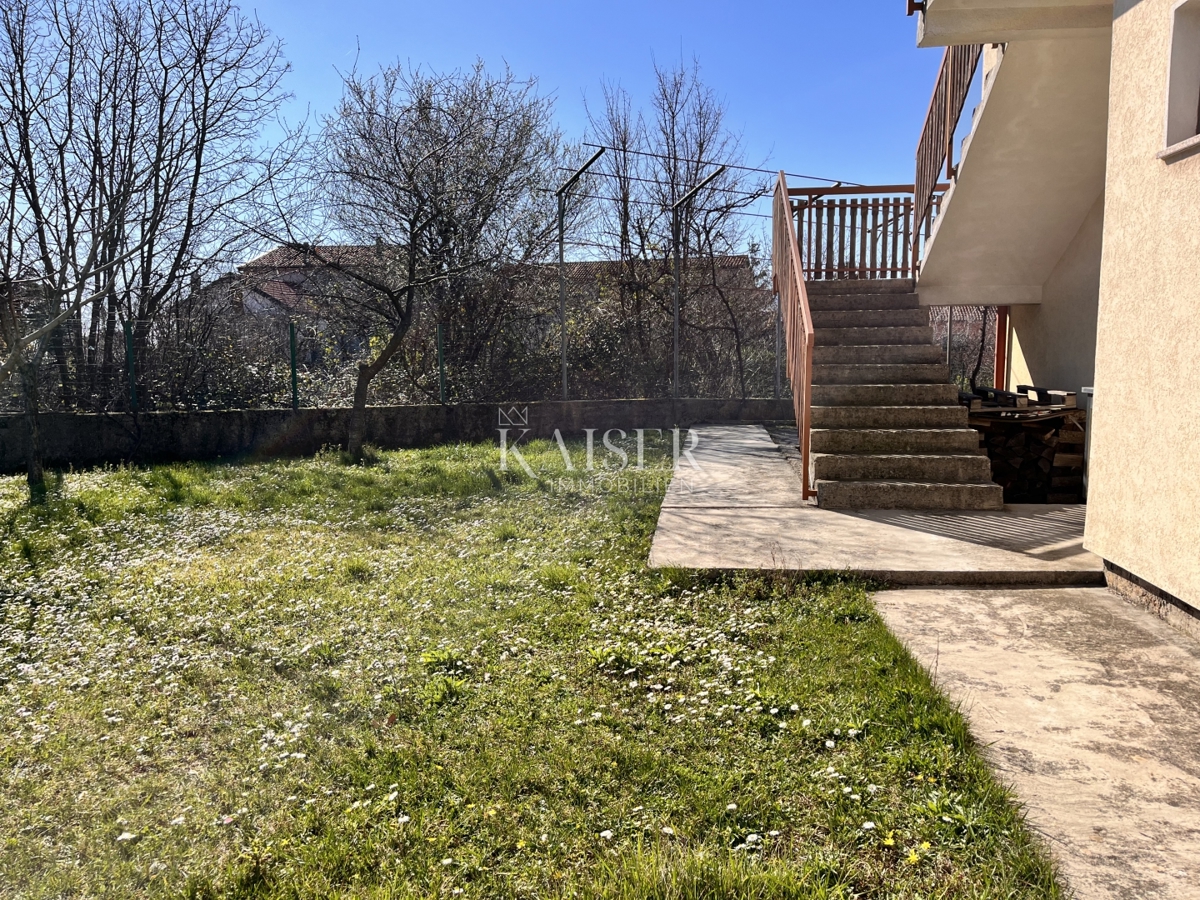 Reka, Marinići - hiša s poslovnimi prostori na priljubljeni lokaciji