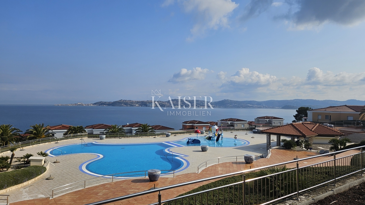 Crveni vrh, Istra, luksuzno stanovanje s čudovitim pogledom na morje