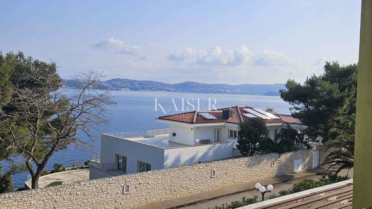 Crveni vrh, Istra, luksuzno stanovanje s čudovitim pogledom na morje