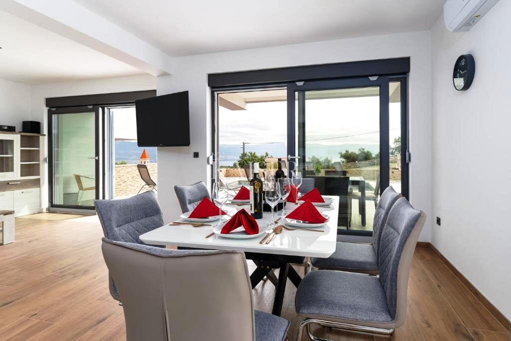 Krk, Risika - moderna polpritlična hiša, 150 m2, pogled na morje