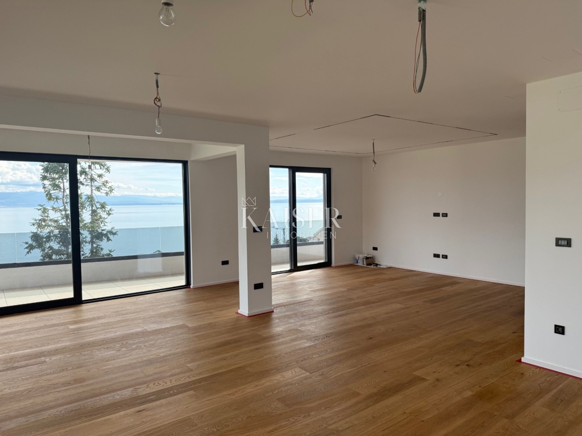 Opatija, Lovran - ekskluzivno penthouse stanovanje z zasebnim vrtom in panoramskim razgledom
