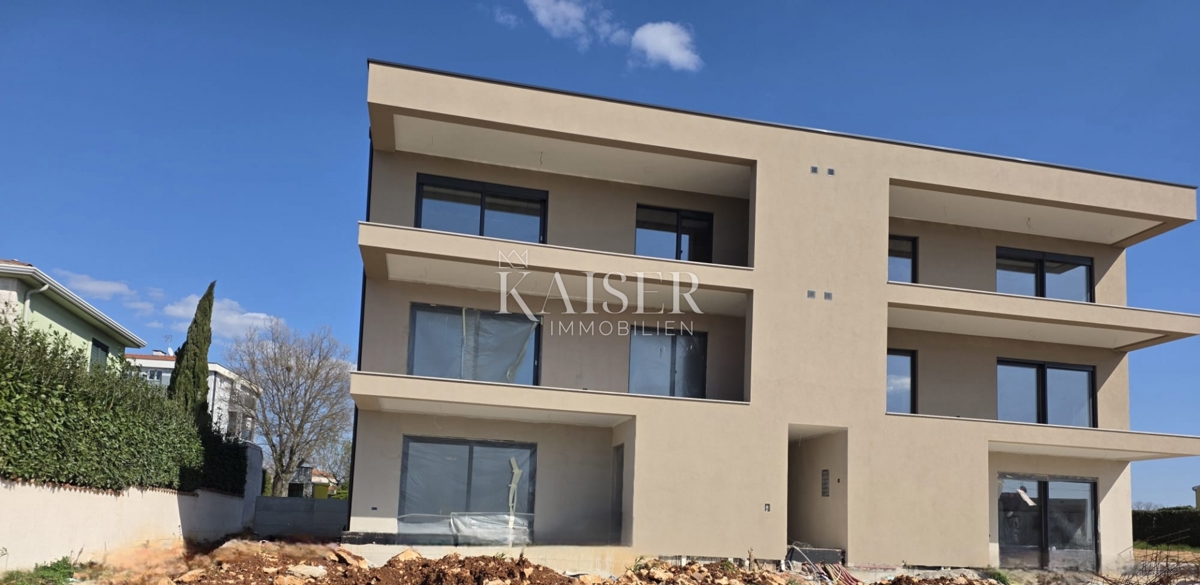 Istra, Poreč - stanovanje v pritličju z vrtom 400 m2