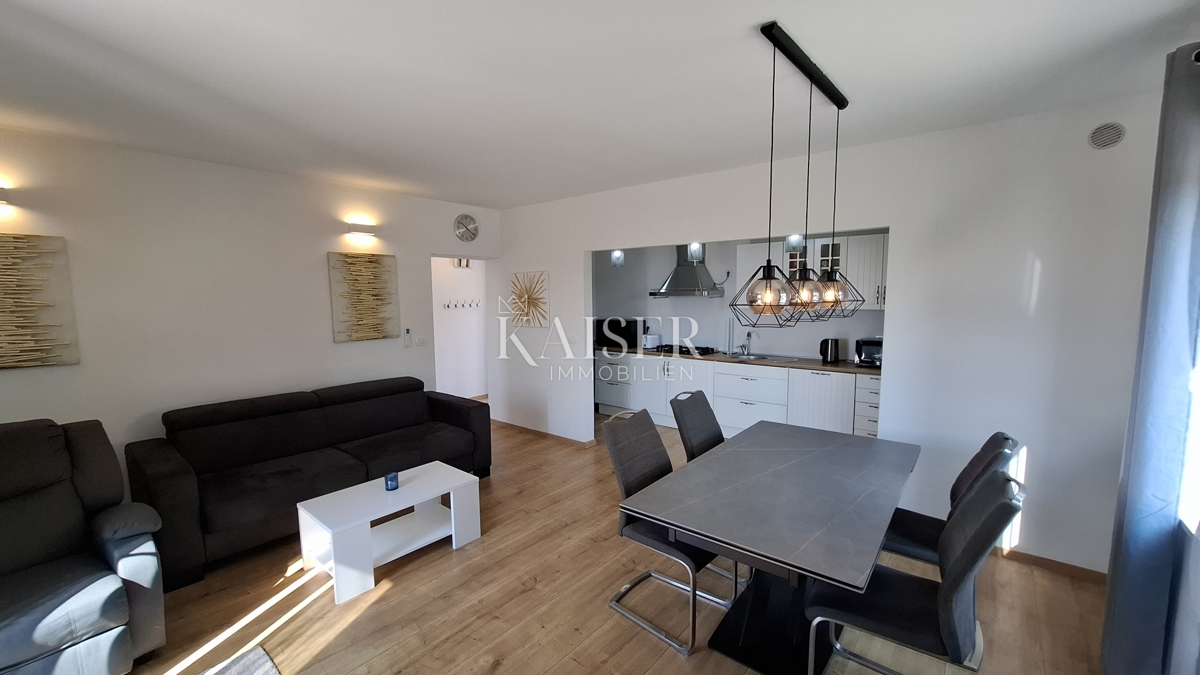 Istra, Kaštelir - Hiša z dvema apartmajema, 188m2, bazen