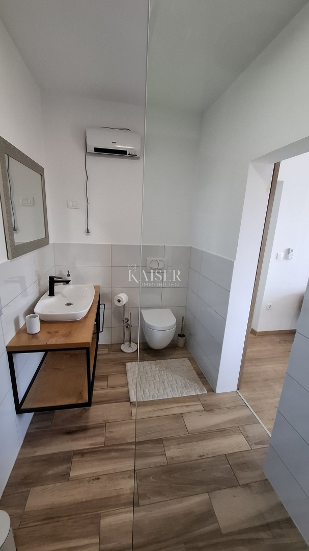 Istra, Kaštelir - Hiša z dvema apartmajema, 188m2, bazen