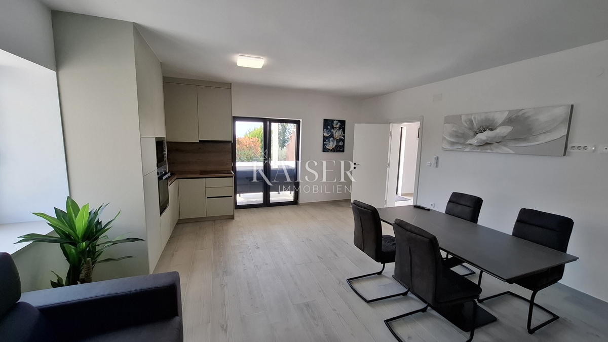 Istra, Kaštelir - Hiša z dvema apartmajema, 188m2, bazen