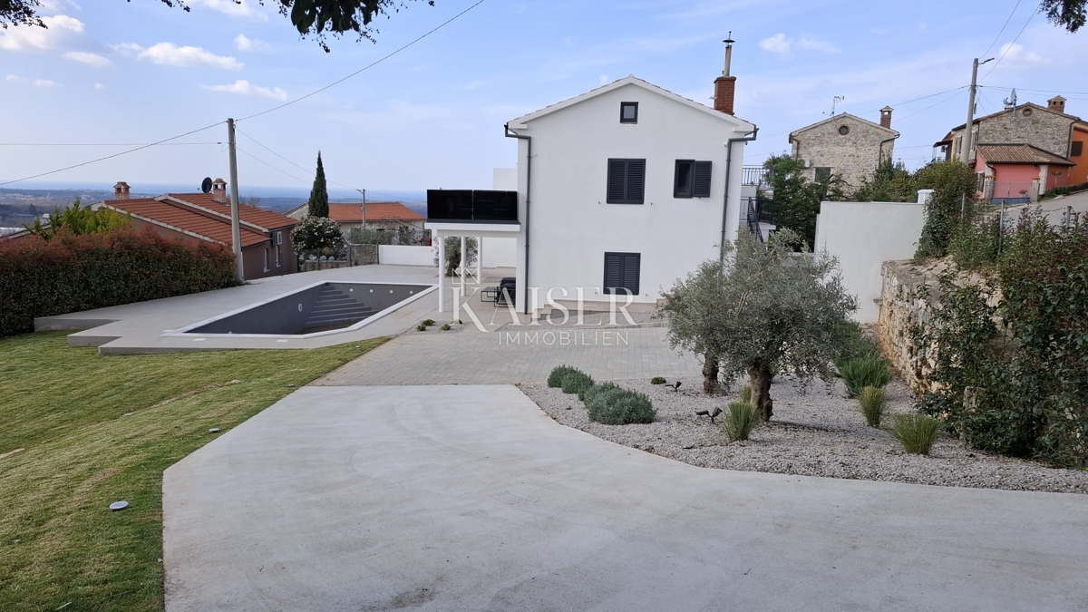 Istra, Kaštelir - Hiša z dvema apartmajema, 188m2, bazen