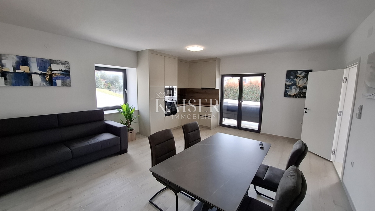 Istra, Kaštelir - Hiša z dvema apartmajema, 188m2, bazen