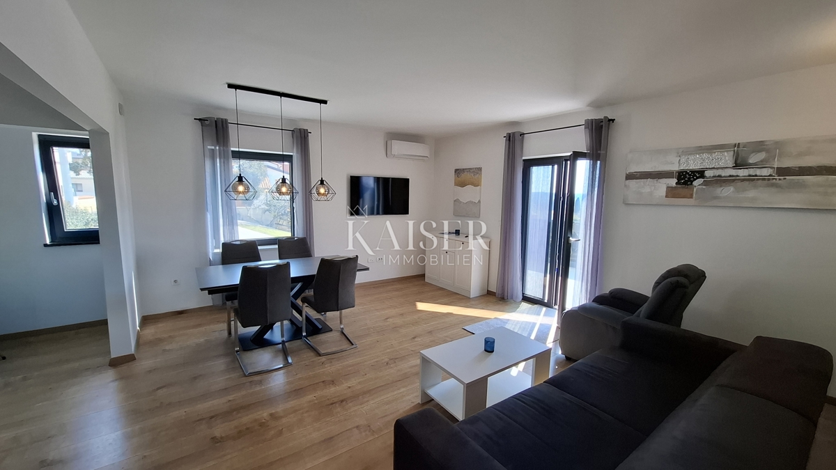 Istra, Kaštelir - Hiša z dvema apartmajema, 188m2, bazen