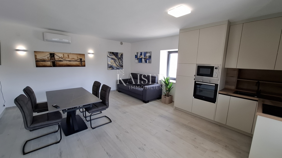Istra, Kaštelir - Hiša z dvema apartmajema, 188m2, bazen