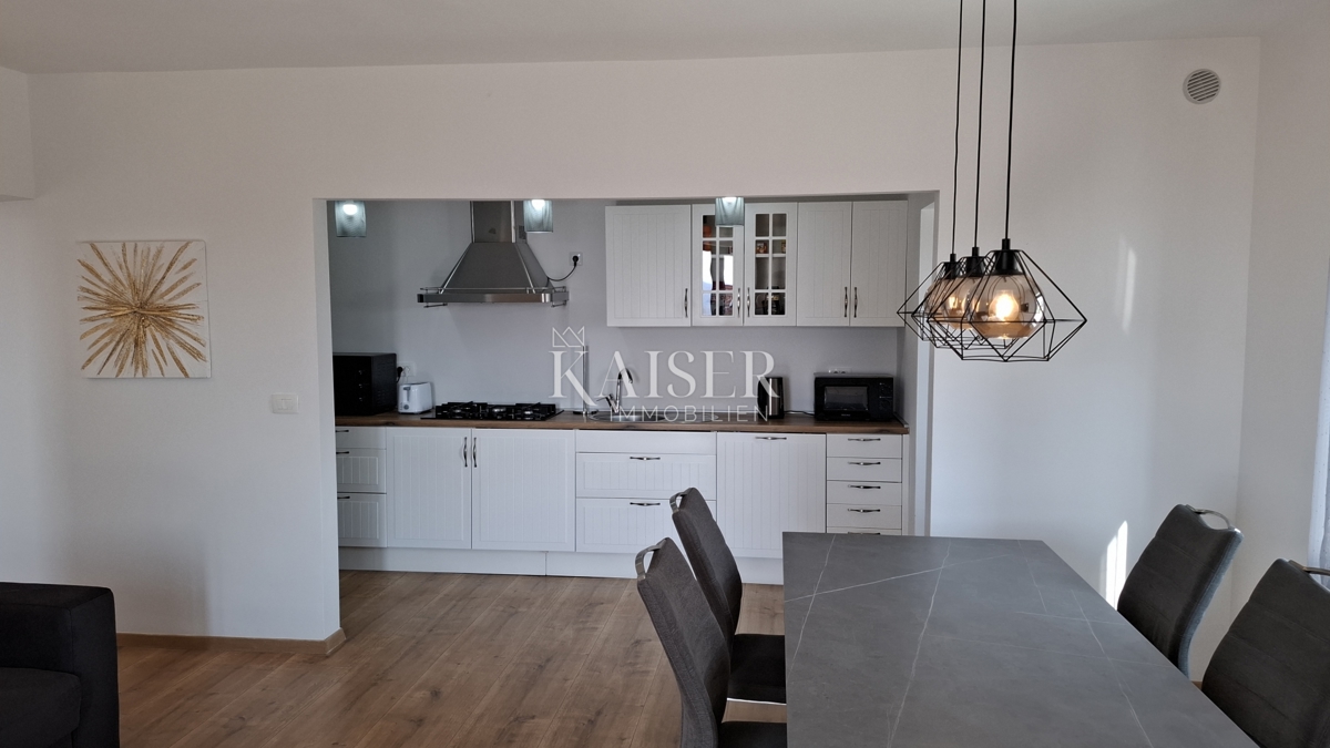 Istra, Kaštelir - Hiša z dvema apartmajema, 188m2, bazen