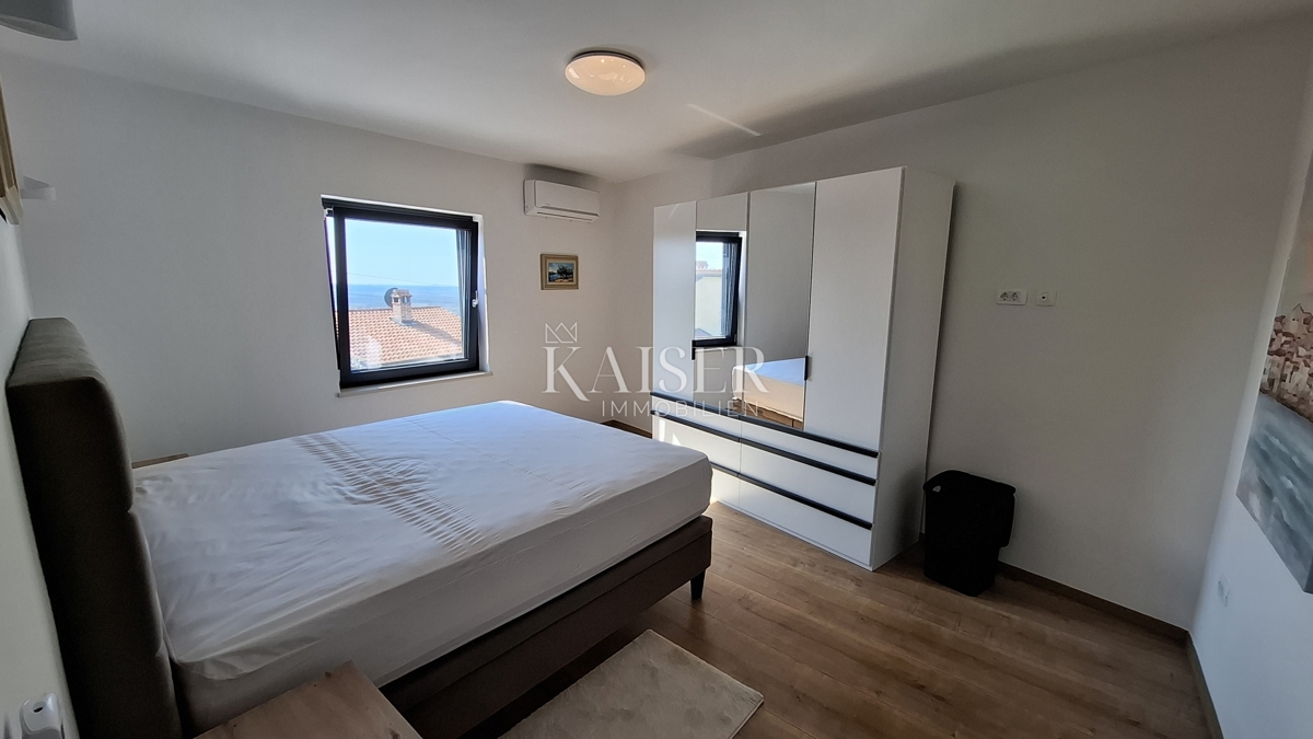 Istra, Kaštelir - Hiša z dvema apartmajema, 188m2, bazen