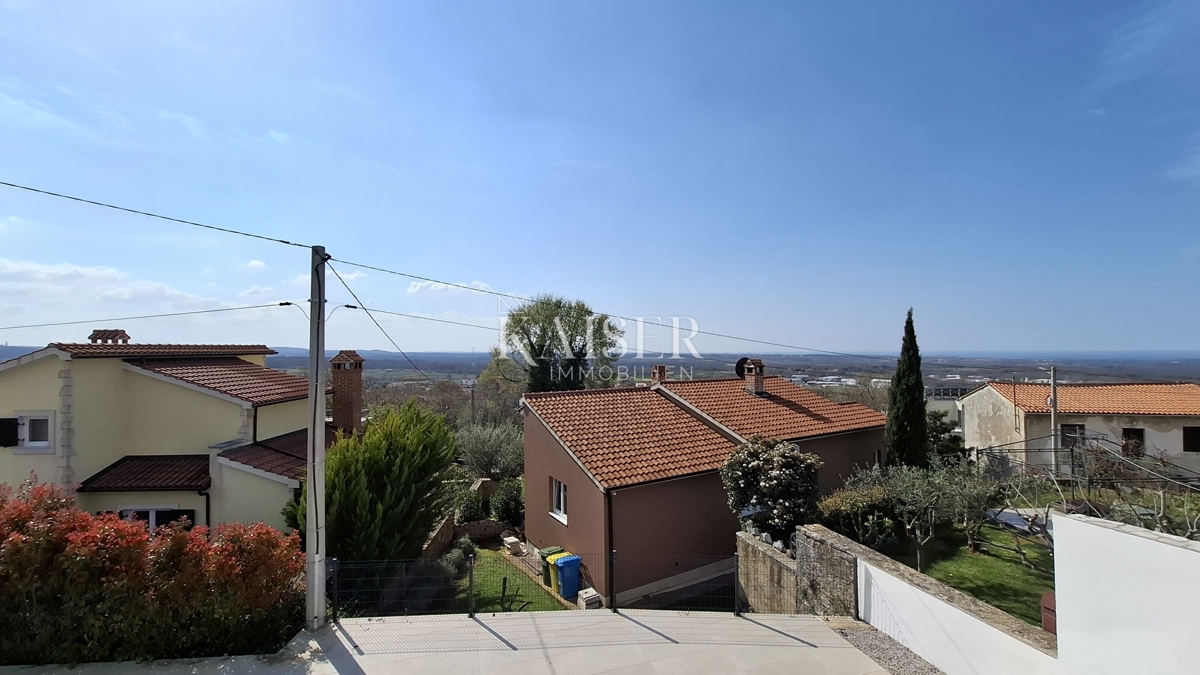 Istra, Kaštelir - Hiša z dvema apartmajema, 188m2, bazen