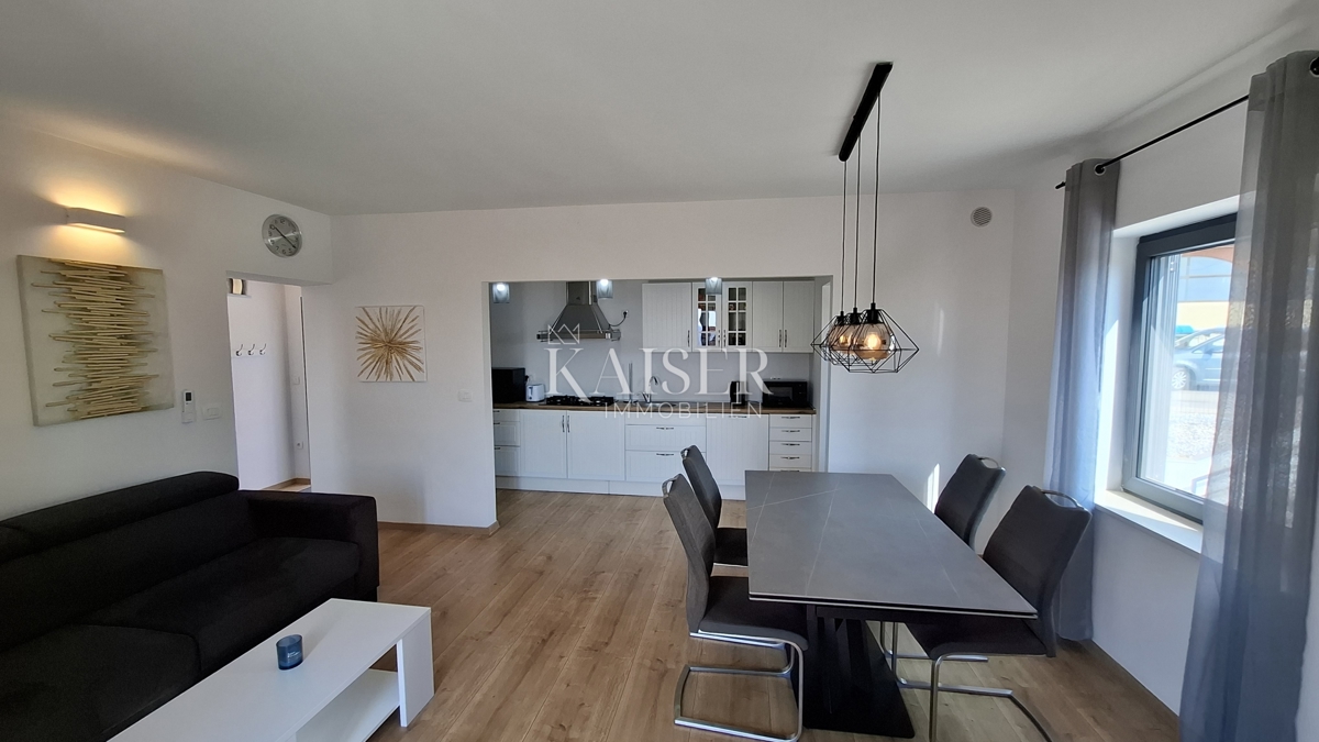 Istra, Kaštelir - Hiša z dvema apartmajema, 188m2, bazen