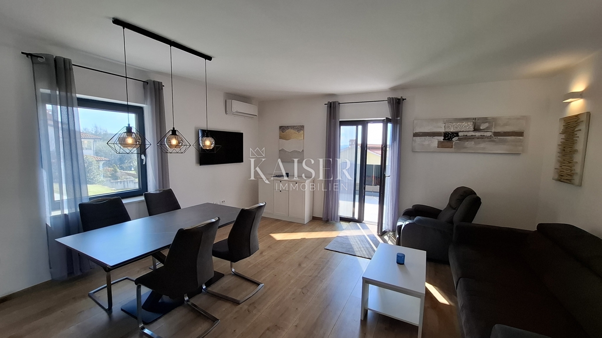 Istra, Kaštelir - Hiša z dvema apartmajema, 188m2, bazen