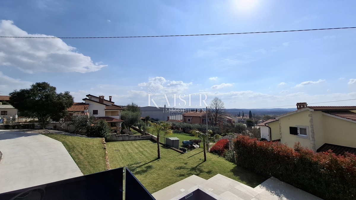Istra, Kaštelir - Hiša z dvema apartmajema, 188m2, bazen