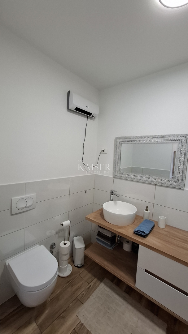 Istra, Kaštelir - Hiša z dvema apartmajema, 188m2, bazen