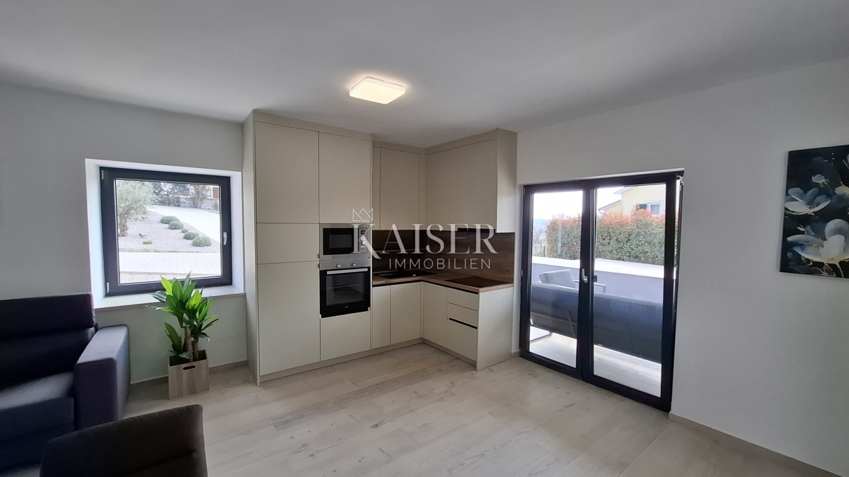 Istra, Kaštelir - Hiša z dvema apartmajema, 188m2, bazen