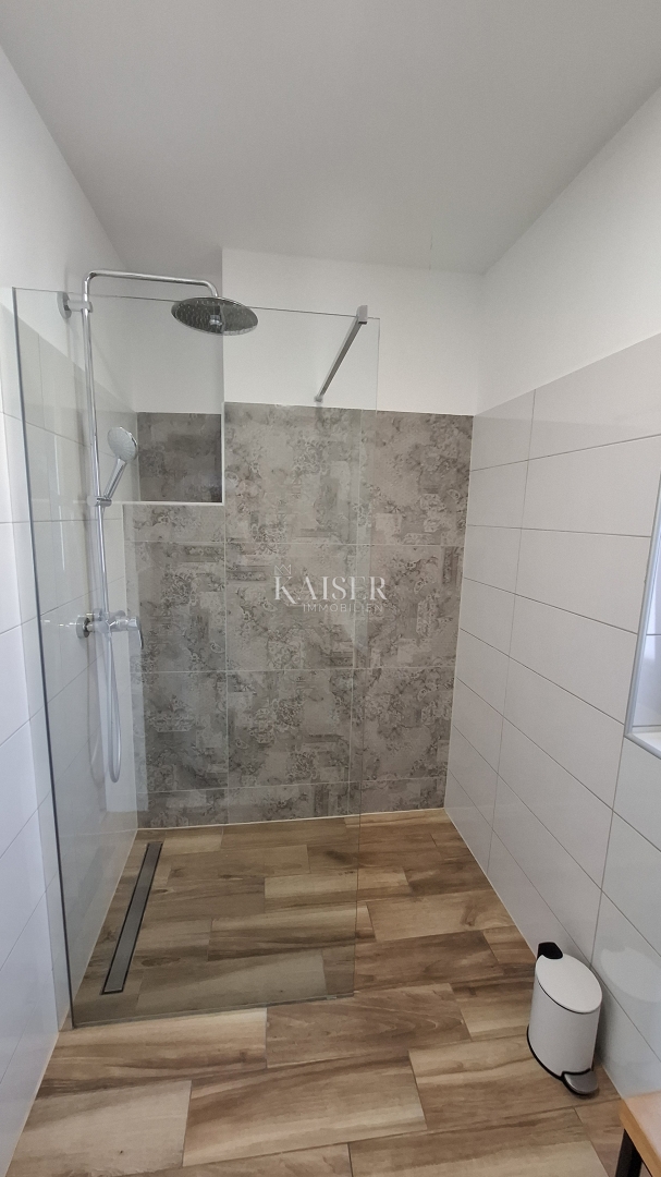 Istra, Kaštelir - Hiša z dvema apartmajema, 188m2, bazen