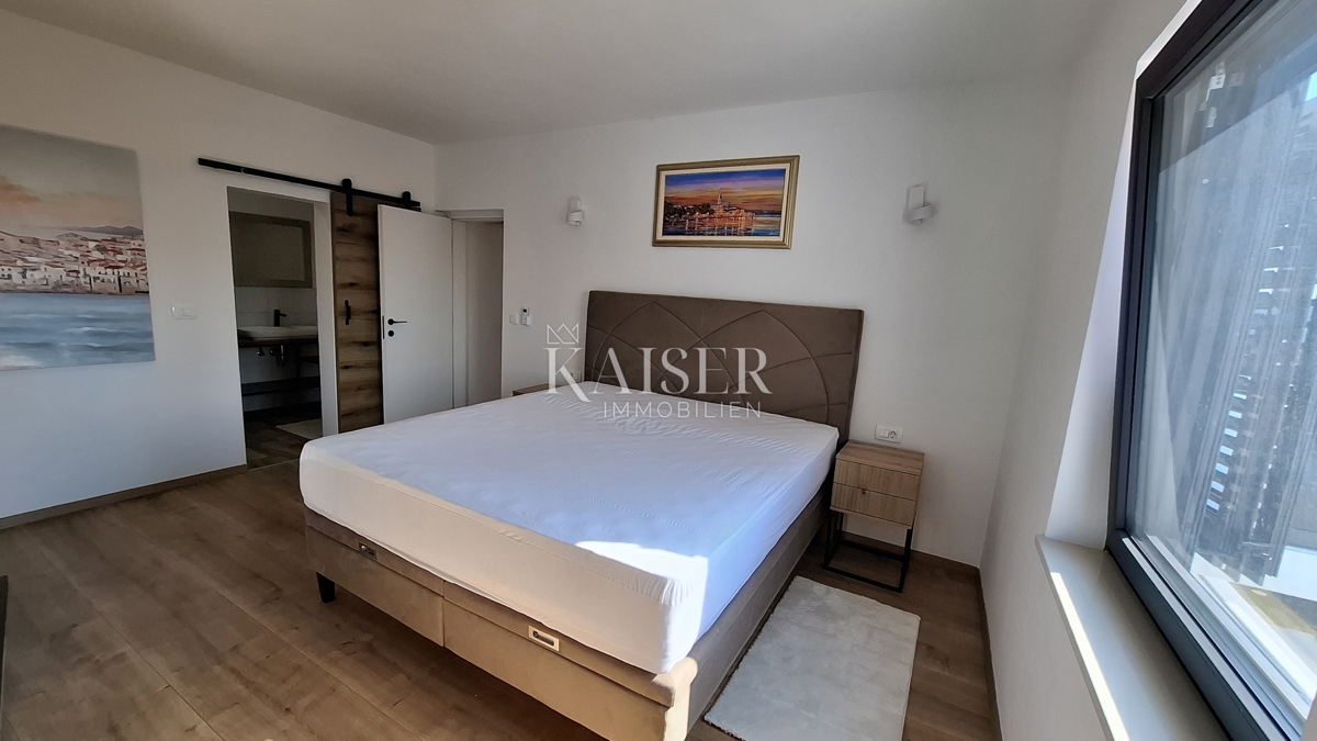 Istra, Kaštelir - Hiša z dvema apartmajema, 188m2, bazen